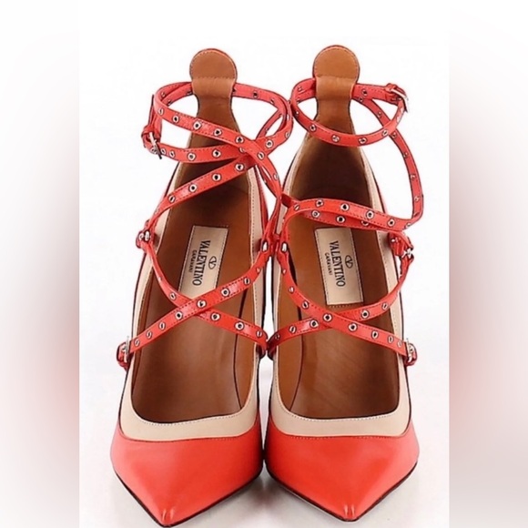 NIB Valentino Garavani patent leather pump with grommet trim. 7.5